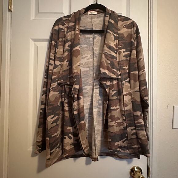Camo Hideout Jacket by Andree' by Unit 3X - Picture 4 of 12